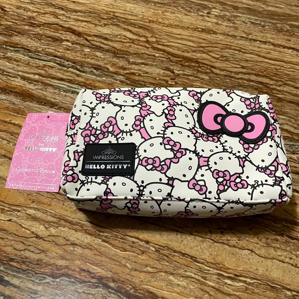 Hello Kitty - Picture 4 of 5